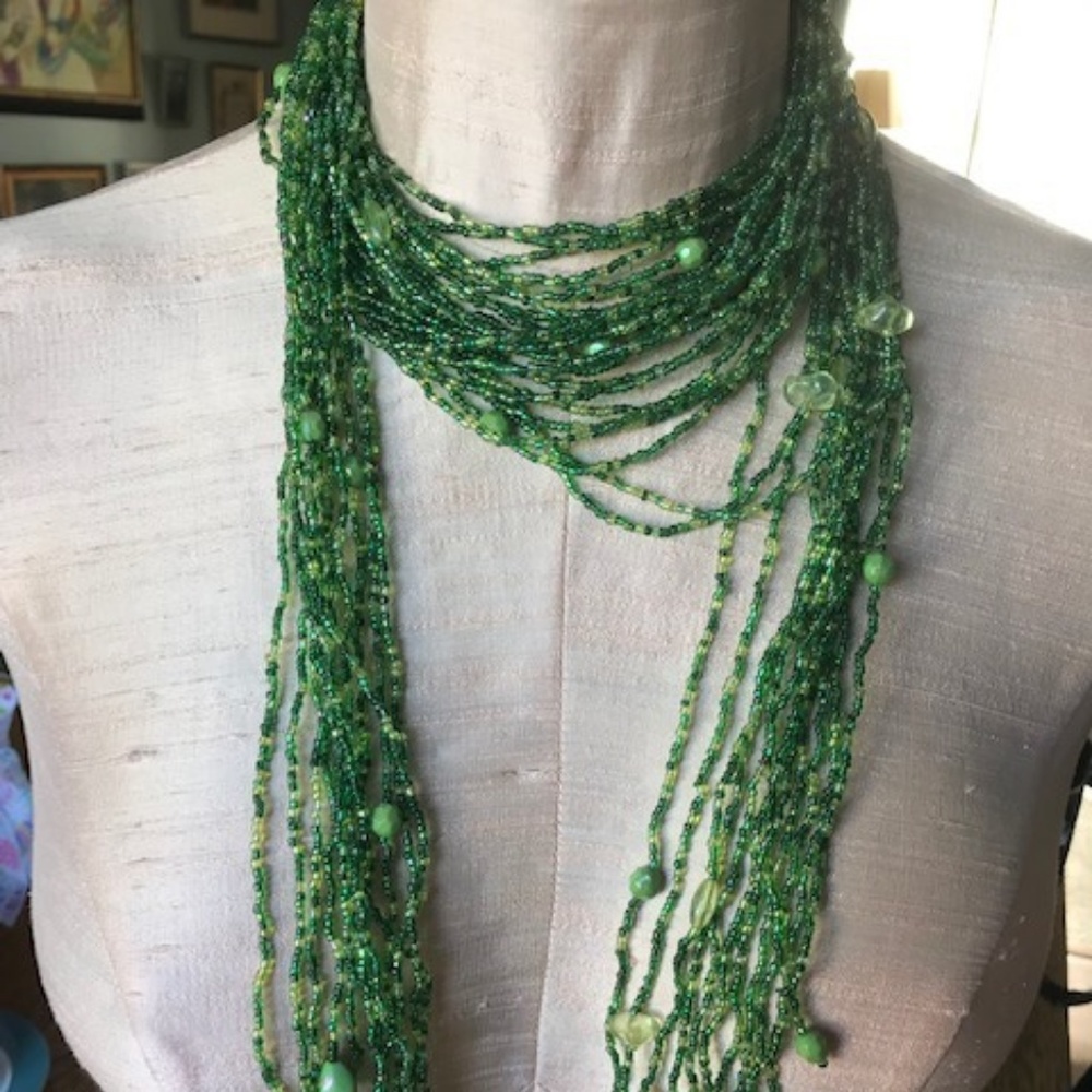 A scarf of beads!